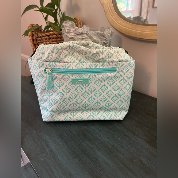 Scout Make up bag with side pockets and draw string closer plus snaps - Picture 1 of 7